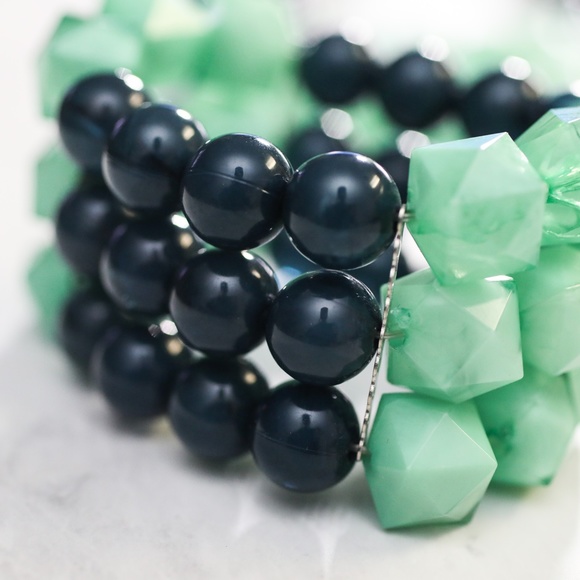 Beaded necklace and bracelet - Picture 10 of 11